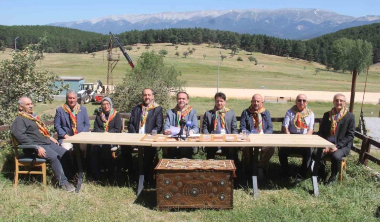 BURSA'NIN KELES İLÇESİNDE BU YIL 58'İNCİSİ DÜZENLENECEK KELES KOCAYAYLA KÜLTÜR ŞÖLENİ İLE OSMANLI'NIN KURULUŞ DÖNEMİNE UZANAN TARİHİ MİRAS YENİDEN CANLANDIRILACAK. ŞÖLEN ÖNCESİNDE TAMAMLANAN YENİLEME ÇALIŞMALARIYLA KOCAYAYLA'DA YAKLAŞIK 33 MİLYON LİRALIK YATIRIM YAPILDI.