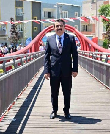 YILDIRIM BELEDİYESİ, ZAMAN ZAMAN TAŞKINLARIN YAŞANDIĞI VE İSTENMEYEN GÖRÜNTÜLERİN ORTAYA ÇIKTIĞI DELİÇAY DERE YATAĞINI, GÜVENLİ VE MODERN BİR YAŞAM ALANINA DÖNÜŞTÜRDÜ.