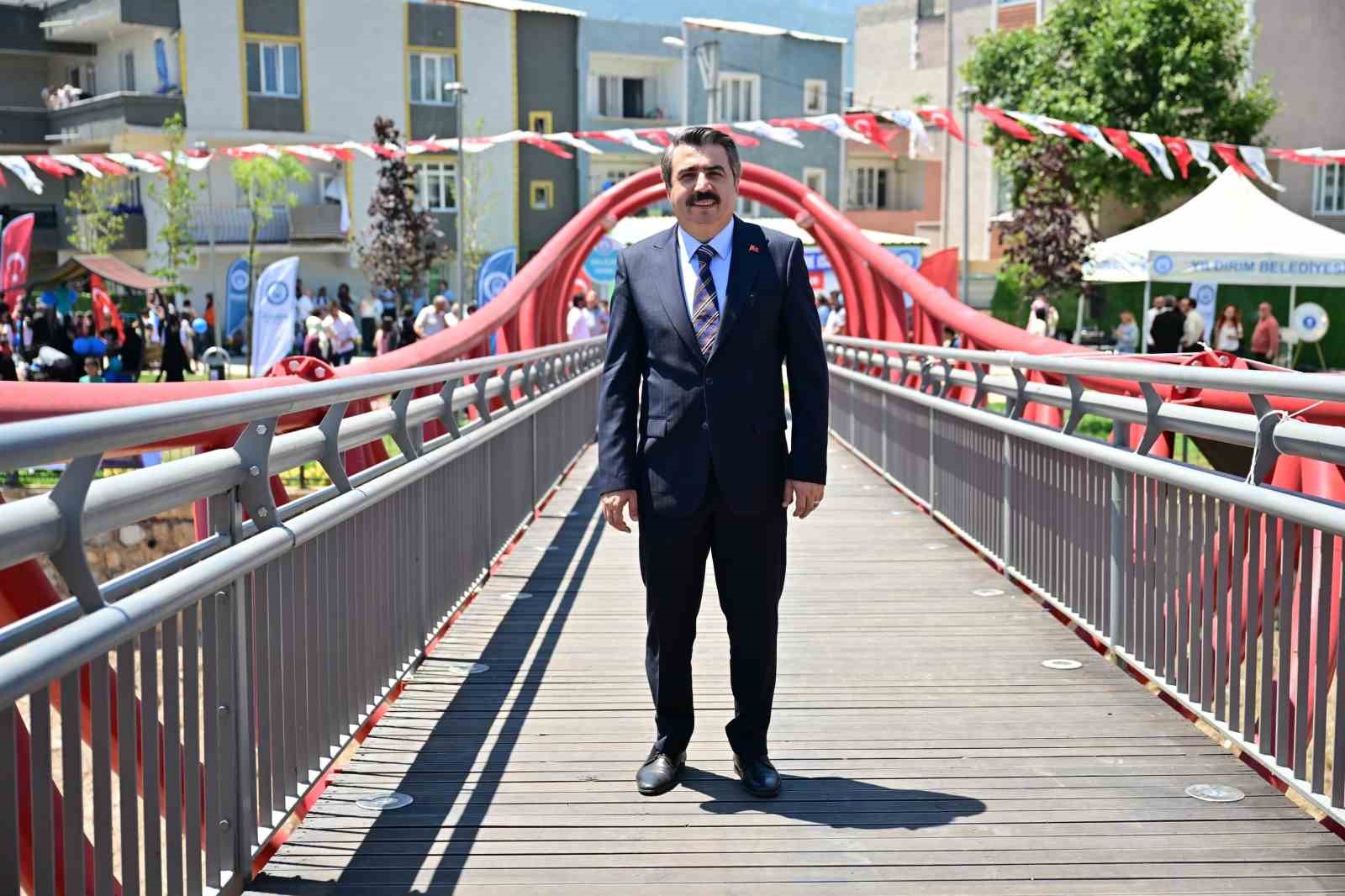 YILDIRIM BELEDİYESİ, ZAMAN ZAMAN TAŞKINLARIN YAŞANDIĞI VE İSTENMEYEN GÖRÜNTÜLERİN ORTAYA ÇIKTIĞI DELİÇAY DERE YATAĞINI, GÜVENLİ VE MODERN BİR YAŞAM ALANINA DÖNÜŞTÜRDÜ.