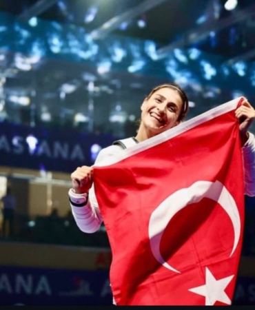 YILDIRIM BELEDİYESİ SPOR KULÜBÜ’NÜN MİLLİ SPORCUSU HATİCE KÜBRA İLGÜN, ULUSLARARASI ARENADA ELDE ETTİĞİ BAŞARILARLA BİR KEZ DAHA TÜRKİYE’NİN VE BURSA’NIN GURURU OLDU.