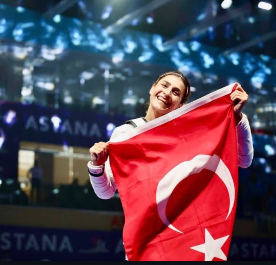 YILDIRIM BELEDİYESİ SPOR KULÜBÜ’NÜN MİLLİ SPORCUSU HATİCE KÜBRA İLGÜN, ULUSLARARASI ARENADA ELDE ETTİĞİ BAŞARILARLA BİR KEZ DAHA TÜRKİYE’NİN VE BURSA’NIN GURURU OLDU.