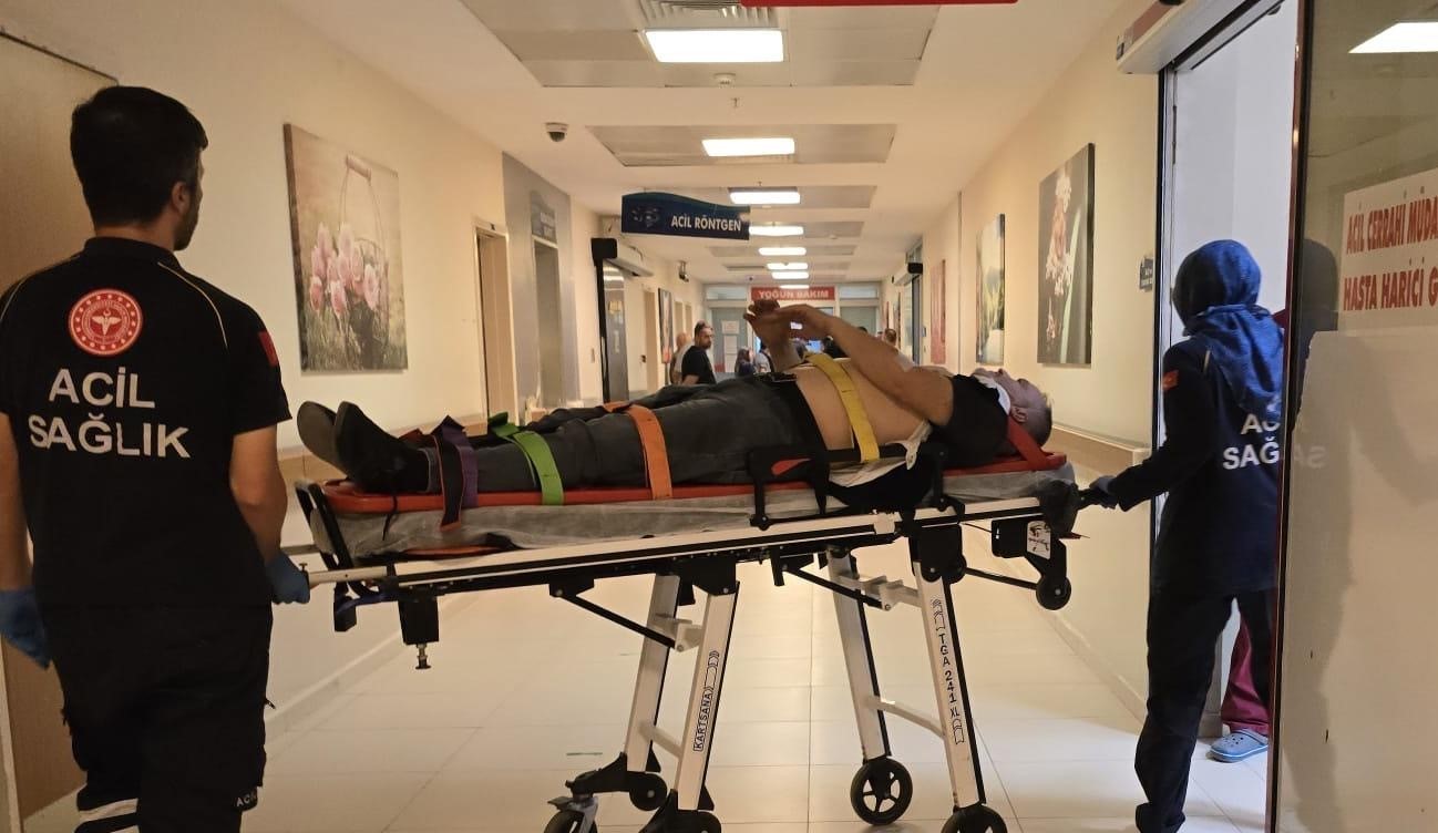 BURSA'NIN İNEGÖL İLÇESİNDE, TAKLA ATARAK YAN DURAN HAFİF TİCARİ ARACIN SÜRÜCÜSÜ YARALANDI.