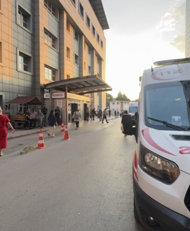BURSA'DA İŞ YERİNE GELEN ŞÜPHELİ, TARTIŞTIĞI KİŞİYİ AYAĞINDAN VURDU