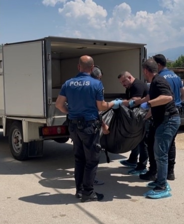 ‘Boşanmak istiyorum’ dedi 10 yaşındaki çocuğunun yanında defalarca bıçaklanarak öldürüldü