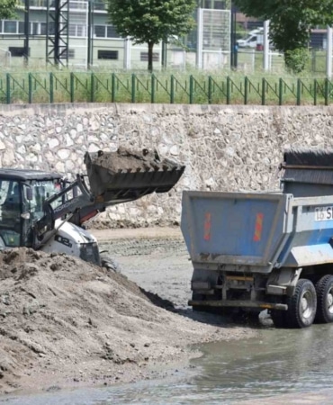 Bursa Büyükşehir’den Hüdavendigar’da dere temizliği