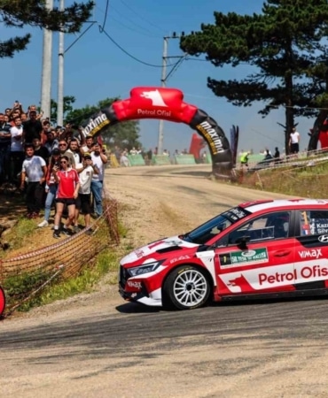 Bursa Rallisi’ni Kerem Kazaz kazandı