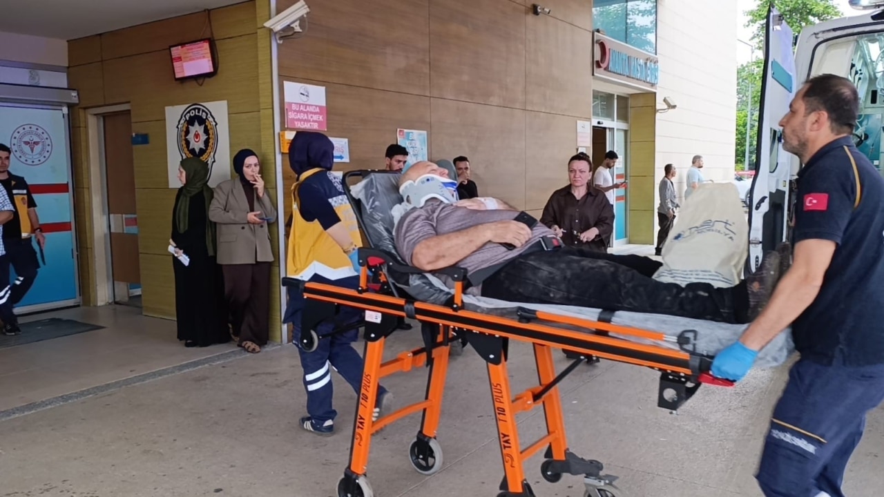 Bursa’da devrilen kamyonun sürücüsü yaralandı