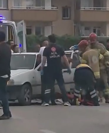 Bursa’da minibüs ile otomobil çarpıştı: 9 yaralı
