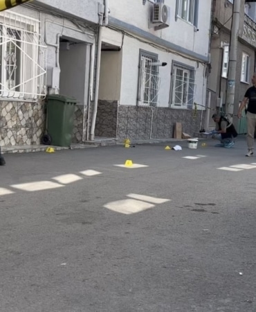 Bursa’da sokak ortasında kurşun yağmuruna tutulan şahıs ağır yaralandı