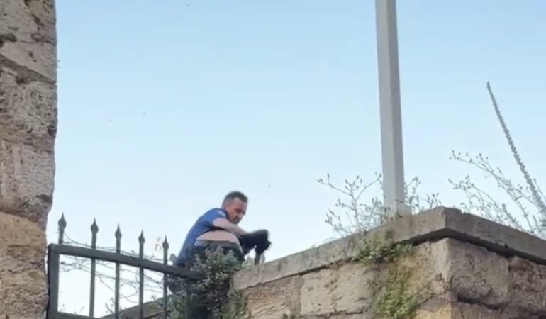 Bursa’da surlarda intihara kalkışan genç son anda kurtarıldı