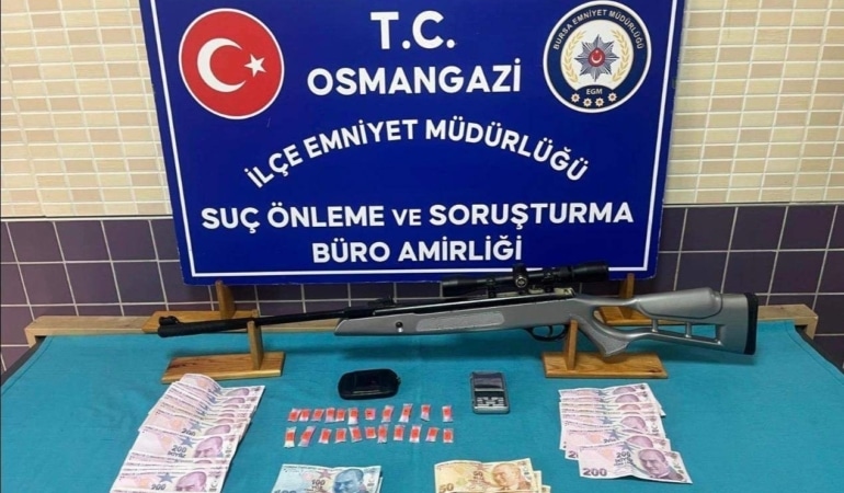 Bursa’da uyuşturucu operasyonu: Zehir tacirleri ve aranan hükümlüler yakalandı
