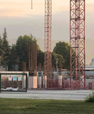 Fabrika inşaatında iş kazası: 1 yaralı
