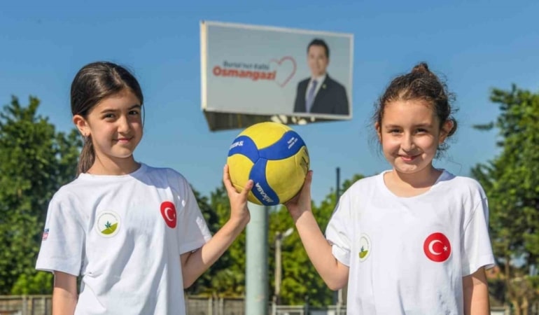 Geleceğin voleybolcuları Osmangazi’de yetişiyor