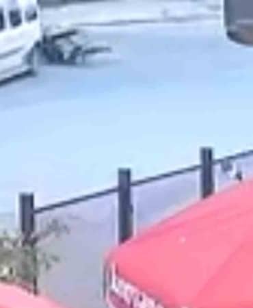 Hafif ticari araç ile çarpışan motosikletin sürücüsü yaralandı