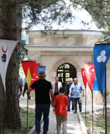 İnegöl Fatihi Turgut Alp kabri başında anıldı