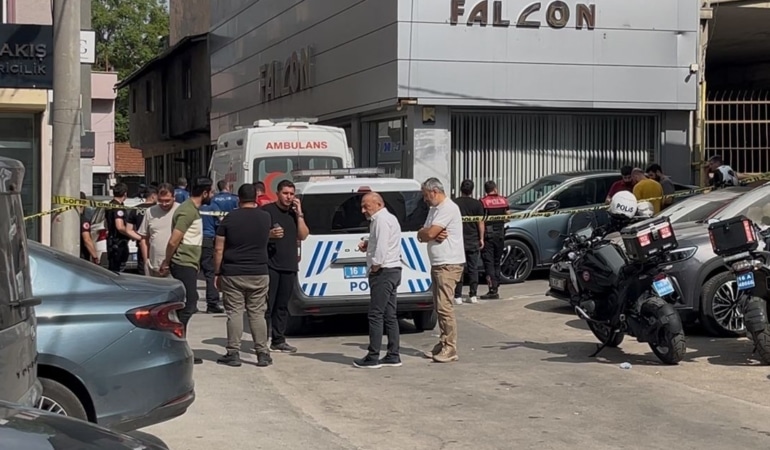 Kadın iş ortağını vurdu, canına kıydı