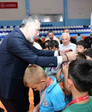Kestel Belediyesi’nden genç sporculara çifte destek