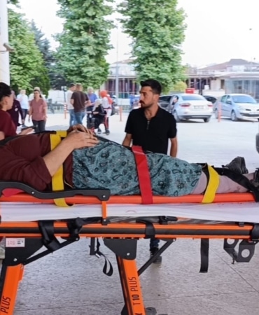 Kiraz toplamak için çıktığı ağaçtan düşerek yaralandı