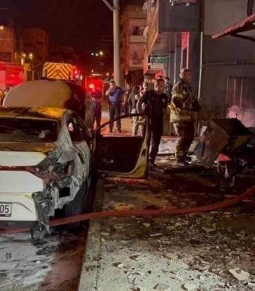 Mobilya dükkanının deposu alev alev yandı