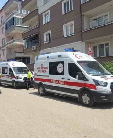 Otomobil apartman bahçesine uçtu, faciadan dönüldü