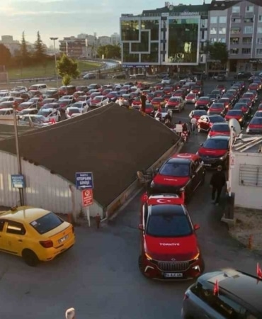 (Özel) Bursa’da A Milli Takım coşkusu sokaklara taştı, 250 araçlık konvoy kenti turladı