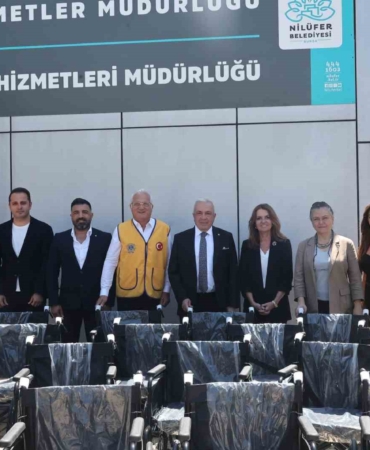 NİLÜFER BELEDİYESİ VE 118-K LİONS FEDERASYONU İŞ BİRLİĞİYLE ENGELLİ BİREYLERİN SOSYAL HAYATA KATILIMINI ARTIRMAK AMACIYLA ANLAMLI BİR ADIM ATILDI. FEDERASYONUN DESTEĞİYLE TEMİN EDİLEN 60 TEKERLEKLİ SANDALYE, DÜZENLENEN TÖRENLE NİLÜFER BELEDİYESİ’NE TESLİM EDİLDİ.