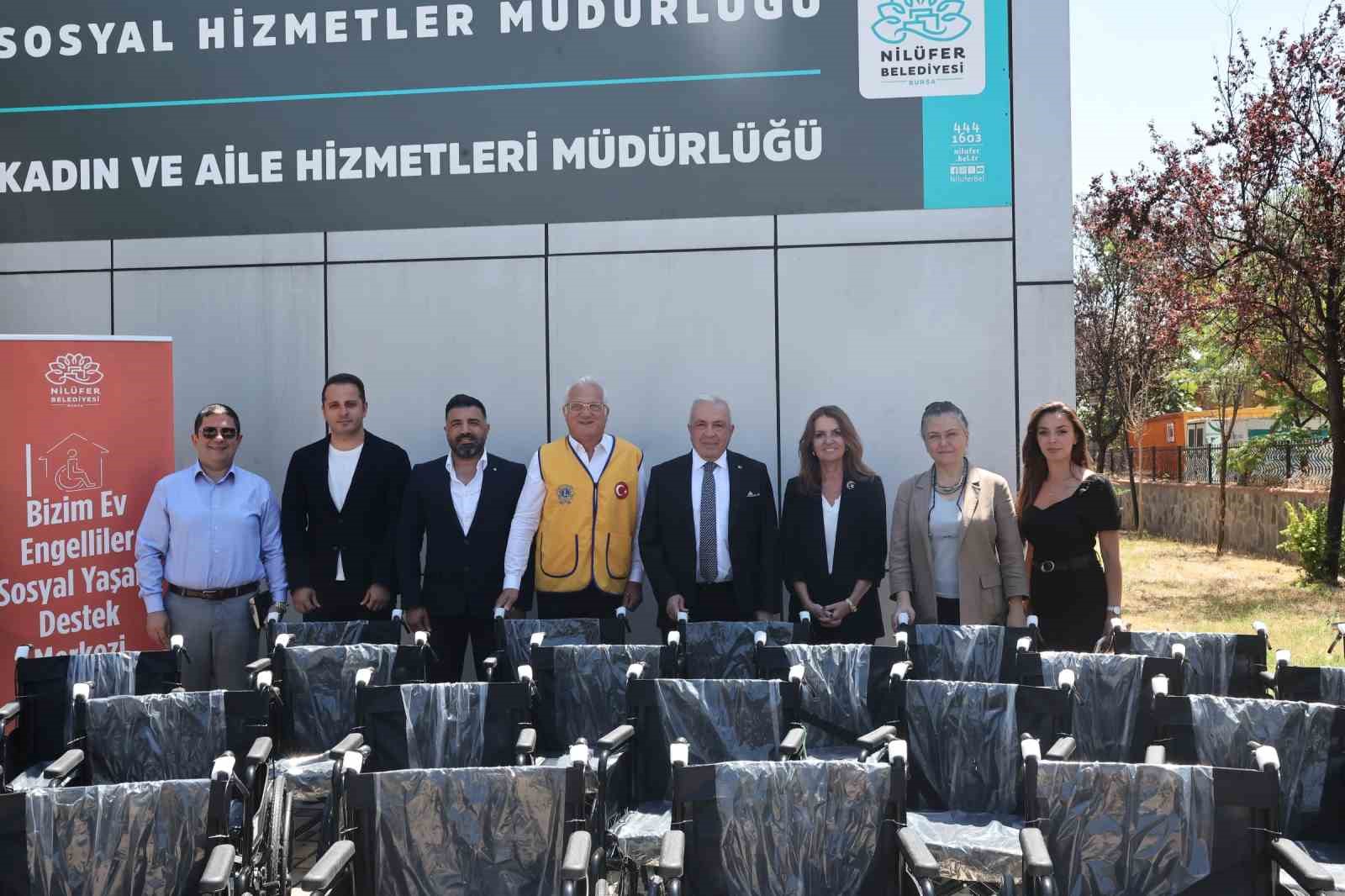 NİLÜFER BELEDİYESİ VE 118-K LİONS FEDERASYONU İŞ BİRLİĞİYLE ENGELLİ BİREYLERİN SOSYAL HAYATA KATILIMINI ARTIRMAK AMACIYLA ANLAMLI BİR ADIM ATILDI. FEDERASYONUN DESTEĞİYLE TEMİN EDİLEN 60 TEKERLEKLİ SANDALYE, DÜZENLENEN TÖRENLE NİLÜFER BELEDİYESİ’NE TESLİM EDİLDİ.