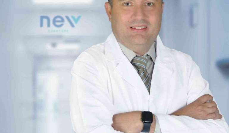 ÇOCUKLARDA SON DÖNEMDE ARTIŞ GÖSTEREN EL, AYAK VE AĞIZ HASTALIĞI HAKKINDA BİLGİ VEREN ÇOCUK SAĞLIĞI VE HASTALIKLARI UZM. DR. MUSTAFA KONUR, HASTALIĞIN BELİRTİLERİ, BULAŞMA YOLLARI, TEDAVİ SÜRECİ VE KORUNMA YÖNTEMLERİNE İLİŞKİN AİLELERE ÖNEMLİ UYARILARDA BULUNDU.