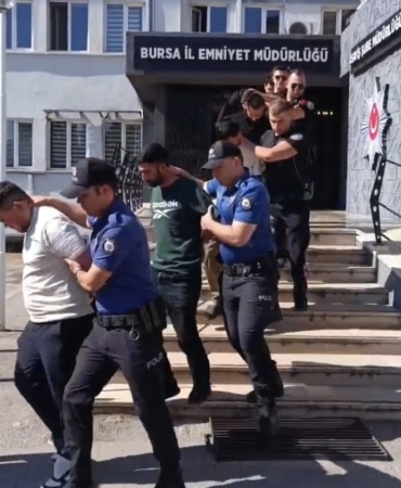 AYLAR SÜREN TEKNİK VE FİZİKİ TAKİBİN ARDINDAN DÜZENLENEN EŞ ZAMANLI OPERASYONLARDA 14 ŞÜPHELİ YAKALANIRKEN, 6 KİŞİ TUTUKLANDI.