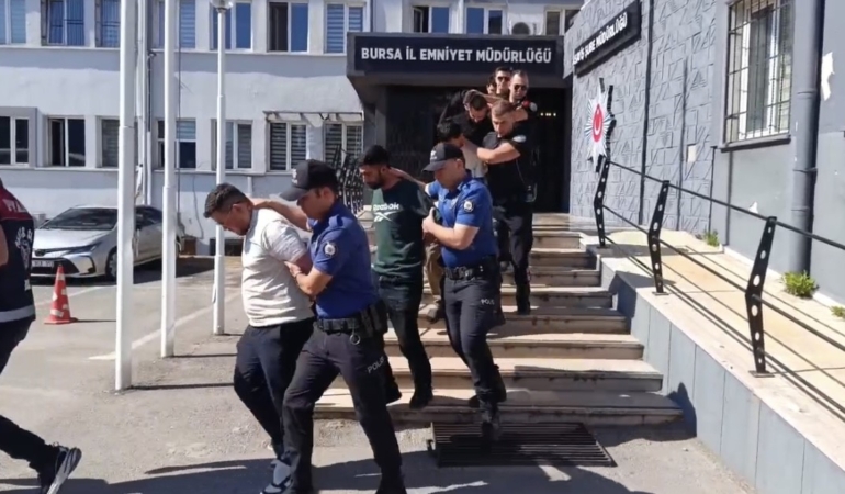 AYLAR SÜREN TEKNİK VE FİZİKİ TAKİBİN ARDINDAN DÜZENLENEN EŞ ZAMANLI OPERASYONLARDA 14 ŞÜPHELİ YAKALANIRKEN, 6 KİŞİ TUTUKLANDI.