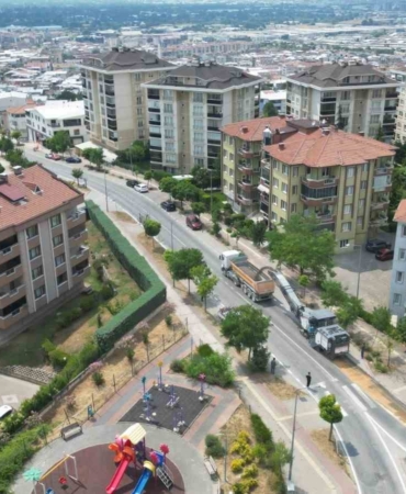 BURSA BÜYÜKŞEHİR BELEDİYESİ ULAŞIM DAİRESİ BAŞKANLIĞI TARAFINDAN NİLÜFER İLÇESİNE BAĞLI ÜÇEVLER MAHALLESİ DENİZCİLER CADDESİ’NDE ASFALT KAPLAMA ÇALIŞMALARINA BAŞLADI.