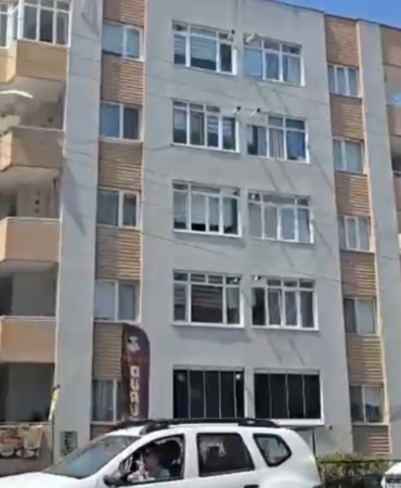 BURSA’NIN MUDANYA İLÇESİNDE EVİNDE ÖLÜ BULUNAN 77 YAŞINDAKİ KADININ ŞÜPHELİ ÖLÜMÜYLE İLGİLİ POLİS EKİPLERİ GENİŞ ÇAPLI SORUŞTURMA BAŞLATTI.