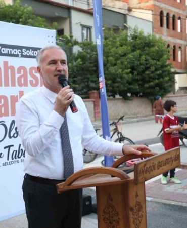 İNEGÖL BELEDİYESİ’NİN SÜLEYMANİYE MAHALLESİ YAMAÇ SOKAK ÜZERİNDE YAPIMINI TAMAMLADIĞI SEMT SAHASI İLE 29 ARAÇLIK OTOPARK UYGULAMASI, DÜZENLENEN TÖRENLE AÇILDI.