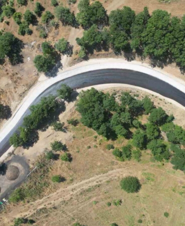 BURSA BÜYÜKŞEHİR BELEDİYESİ, KIRSALDA ULAŞIMI DAHA GÜVENLİ, KONFORLU VE KESİNTİSİZ HALE GETİRMEK AMACIYLA YOL YATIRIMLARINA ARALIKSIZ DEVAM EDİYOR.