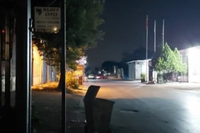 BURSA'DA CADDE ÜZERİNDE DAKİKALARCA DRİFT ATAN ARAÇ, DAHA SONRA BEKÇİLERİN EKİPLERİNİN 'DUR' İHTARINA UYMADAN KAÇTI.