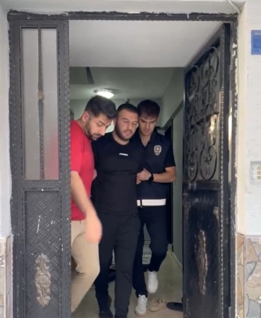 ÖMER T. DÜZENLENEN OPERASYONLARLA YAKALANARAK GÖZALTINA ALINDI.