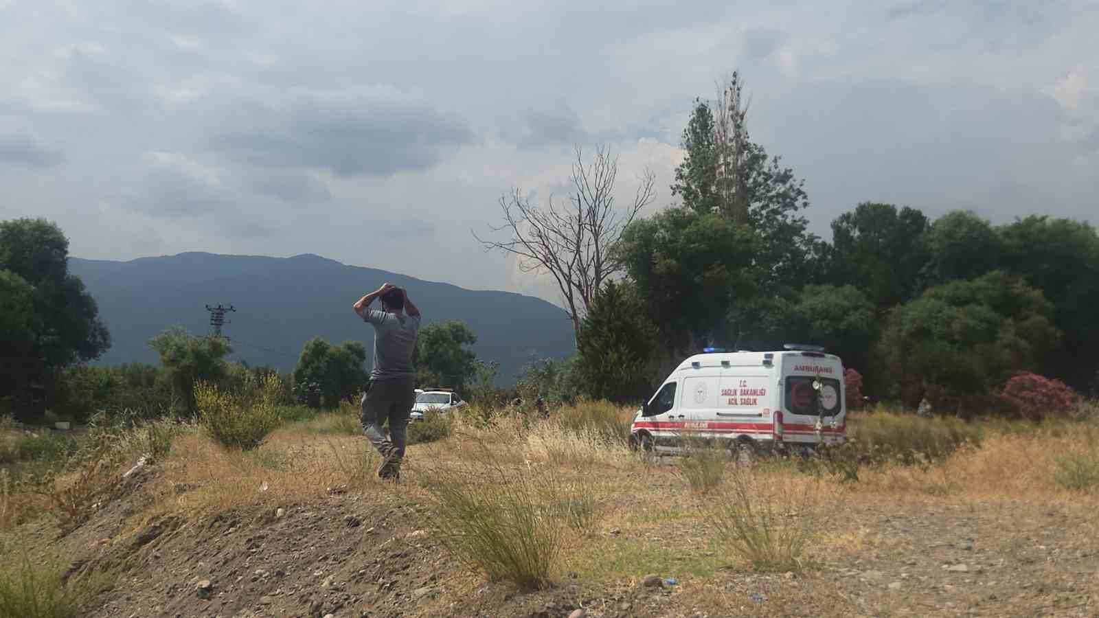 BURSA'NIN İZNİK İLÇESİNDE SERİNLEMEK İÇİN GÖLE GİREN 19 VE 21 YAŞINDAKİ İKİ GENÇTEN HABER ALINAMAMASI ÜZERİNE BÖLGEDE ARAMA KURTARMA ÇALIŞMASI BAŞLATILDI.