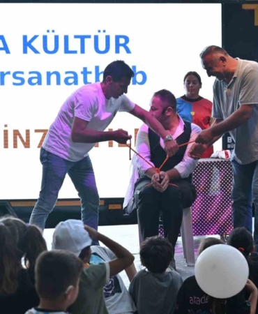 BURSA BÜYÜKŞEHİR BELEDİYESİ TARAFINDAN BURSA'NIN FETHİ'NİN 700. YILI ETKİNLİKLERİ KAPSAMINDA KENTİN KÖKLÜ TARİHİNİ VE KÜLTÜREL MİRASINI GELECEK NESİLLERE AKTARMAK AMACIYLA DÜZENLENEN İLÇE ŞENLİKLERİNİN İLK DURAĞI OSMANGAZİ OLDU.