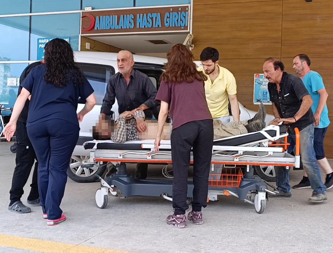 YAFES KILIÇ ÇEVREDE BULUNANLARIN YARDIMIYLA ÖZEL ARAÇLA İNEGÖL DEVLET HASTANESİ ACİL SERVİSİ'NE KALDIRILDI.