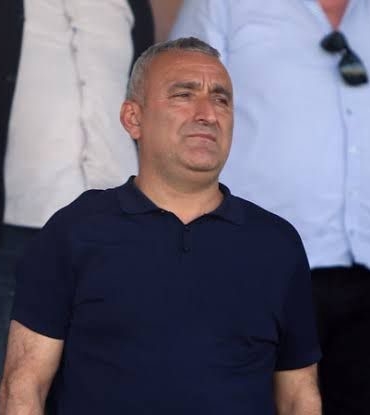 KARACABEY BELEDİYESPOR CAMİADA SOMUT PROJE SUNAN CİDDİ BİR ADAY ÇIKMAYINCA GÖREVİNE DEVAM KARARI ALDI.