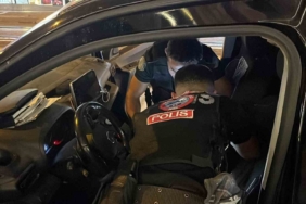 BURSA'DA POLİS EKİPLERİNCE DÜZENLENEN ASAYİŞ UYGULAMASINDA 15 ARANAN ŞAHIS YAKALANIRKEN, BİNLERCE KİŞİ VE ARAÇ DENETLENDİ.