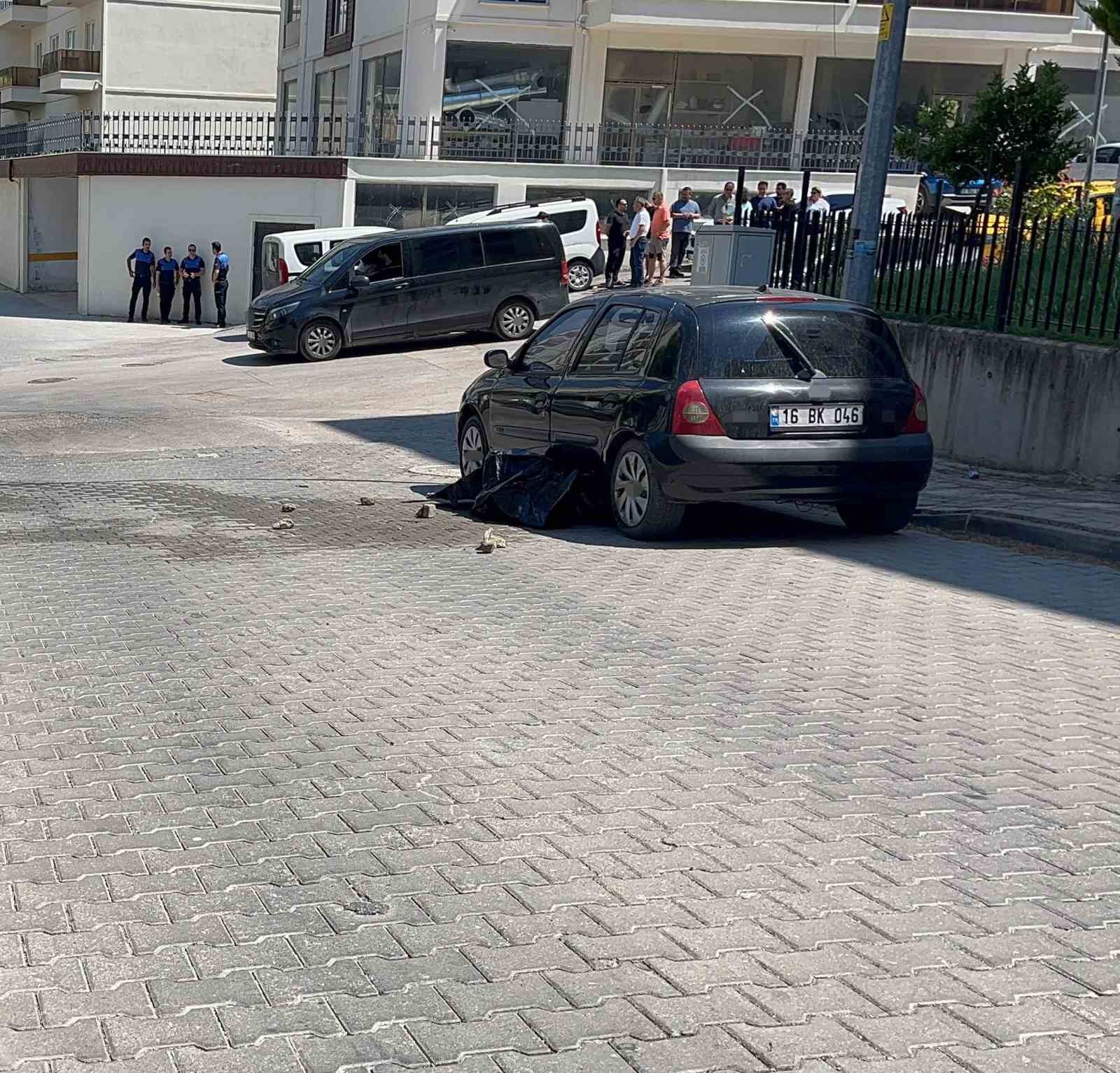 BURSA'DA SEYİR HALİNDEKİ ÇÖP KAMYONUNUN ÇARPTIĞI YAŞLI ADAM OLAY YERİNDE HAYATINI KAYBETTİ.
