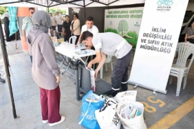 NİLÜFER BELEDİYESİ, OKULLARIN KAPANMASIYLA BİRLİKTE EVLERDE BİRİKEN ATIK KAĞITLARI EKONOMİYE KAZANDIRMAK AMACIYLA YENİ BİR FARKINDALIK KAMPANYASI BAŞLATTI. 6-10 TEMMUZ TARİHLERİ ARASINDA DÜZENLENEN ETKİNLİKTE, ESKİ KİTAP VE DEFTERLERİNİ GETİRENLERE SÜRPRİZ HEDİYELER VERİLİYOR.