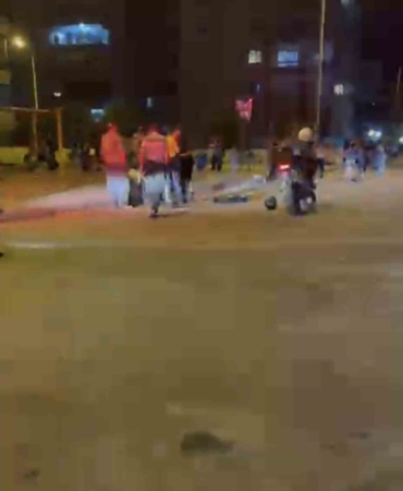 BURSA'NIN MUDANYA İLÇESİNDE KAYALIKLARDA OTURAN GENÇ KIZ, İDDİAYA GÖRE YANINA GELEN BİR KADININ JİLETLİ SALDIRISINA UĞRADI.