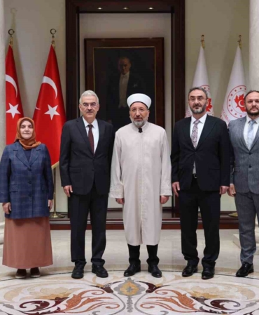 DİYANET İŞLERİ BAŞKANI ARPAGUŞ’TAN BURSA VALİLİĞİ’NE ZİYARET
