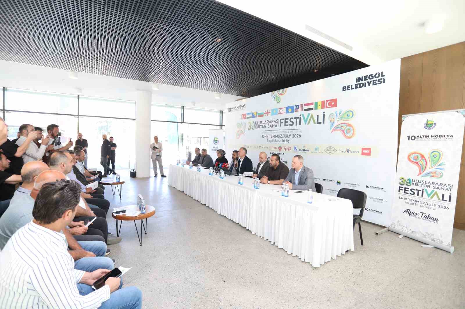 İNEGÖL’ÜN KÜLTÜREL MİRASINI YAŞATAN VE ARTIK ŞEHRİN BİR MARKASI HALİNE GELEN ULUSLARARASI KÜLTÜR SANAT FESTİVALİ, BU YIL 39’UNCU KEZ DÜZENLENECEK. 13-19 TEMMUZ TARİHLERİ ARASINDA YAPILACAK FESTİVAL ÖNCESİ AÇIKLAMALARDA BULUNAN BELEDİYE BAŞKANI ALPER TABAN, FESTİVALİN TÜM DETAYLARINI KAMUOYU İLE PAYLAŞTI.