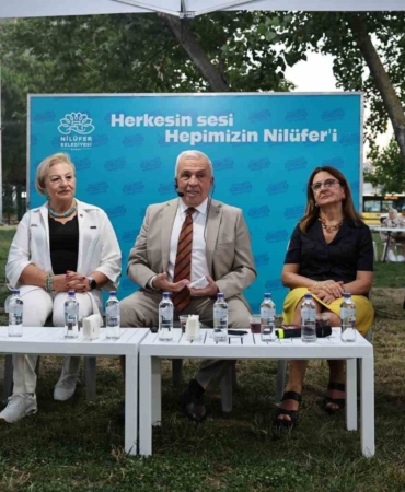 NİLÜFER BELEDİYE BAŞKANI ŞADİ ÖZDEMİR, İHSANİYE MAHALLESİ SAKİNLERİ İLE BİR ARAYA GELDİ. VATANDAŞLARIN SORUNLARINI, ŞİKAYETLERİNİ VE ÖNERİLERİNİ DİNLEYEN BAŞKAN ŞADİ ÖZDEMİR, İLÇEDEKİ EKSİKLİKLERİ KENDİLERİ İLE PAYLAŞMALARINI İSTEDİ.