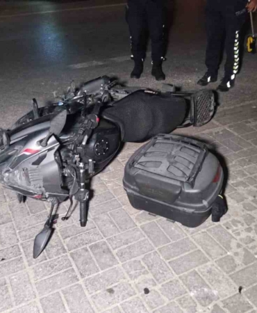 MOTOSİKLET TİCARİ TAKSİYE ÇARPTI. MOTOSİKLET SÜRÜCÜSÜ AĞIR YARALANDI.