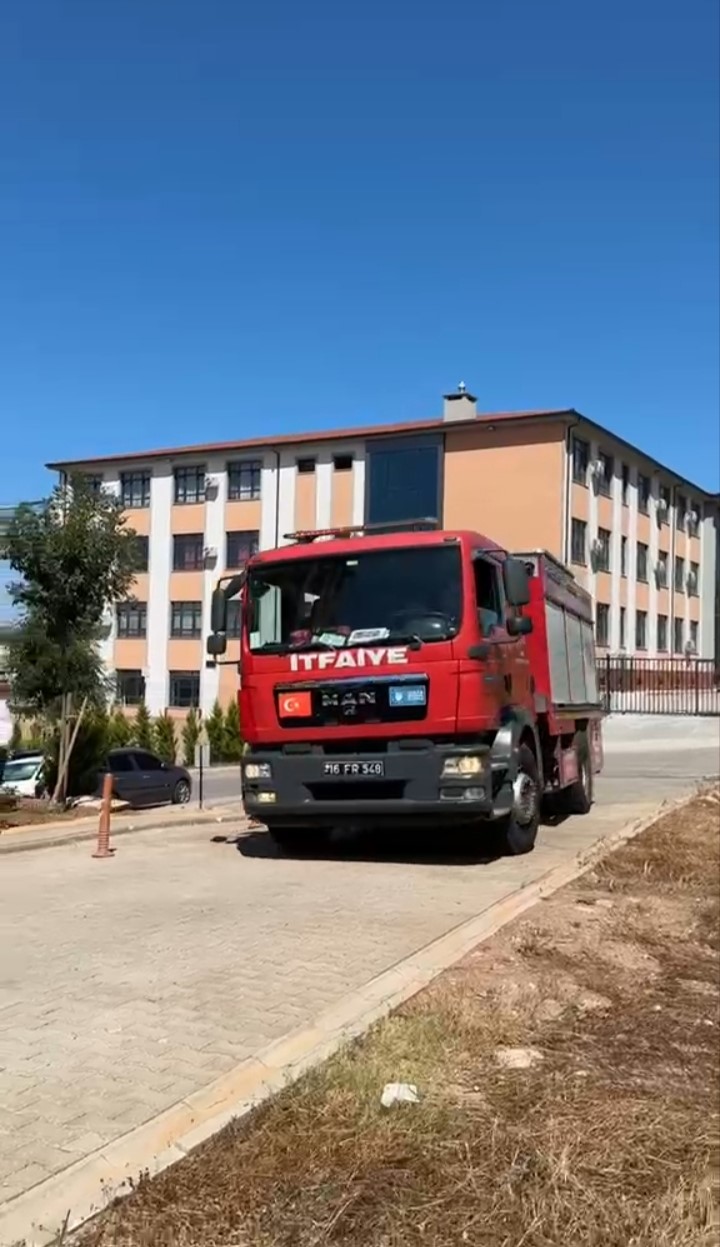 BURSA'NIN KESTEL İLÇESİ AKTAŞTEPE MEVKİSİNDE ÇIKAN ORMAN YANGINI, EKİPLERİN YOĞUN MÜDAHALESİ SONUCU KONTROL ALTINA ALINARAK SÖNDÜRÜLDÜ.