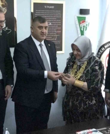 OSMANLI DÖNEMİNDEN GÜNÜMÜZE KADAR ULAŞTIĞI BELİRTİLEN GELENEKTE, GÜREŞLERDEN ÇOK KADINLARIN BİR GÜNLÜĞÜNE KÖYÜN YÖNETİMİNİ ELE GEÇİRMESİ DİKKAT ÇEKTİ.